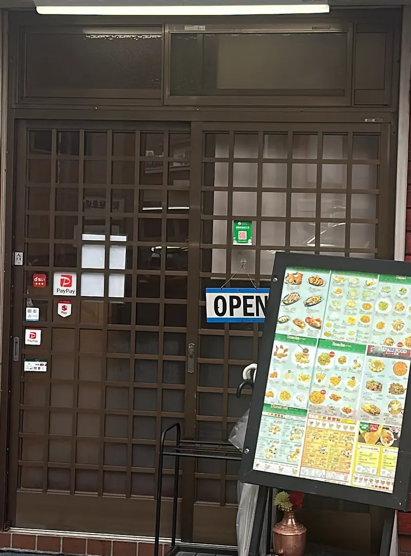 店の入口の格子戸